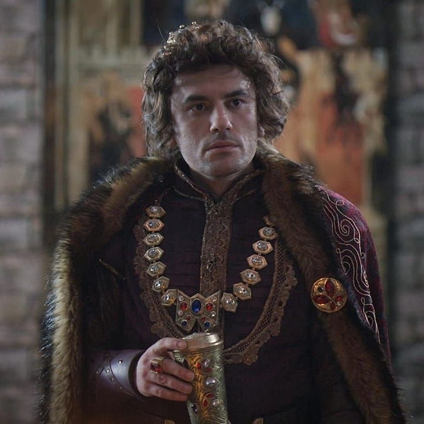 “Prens” 2024’te düzenlenen 50. Pantene Altın Kelebek Ödülleri’nden eli boş dönmeyip “En İyi Komedi Dizisi” ödülünü alırken, Giray Altınok da “En İyi Komedi Dizisi Erkek Oyuncu” seçilmişti.