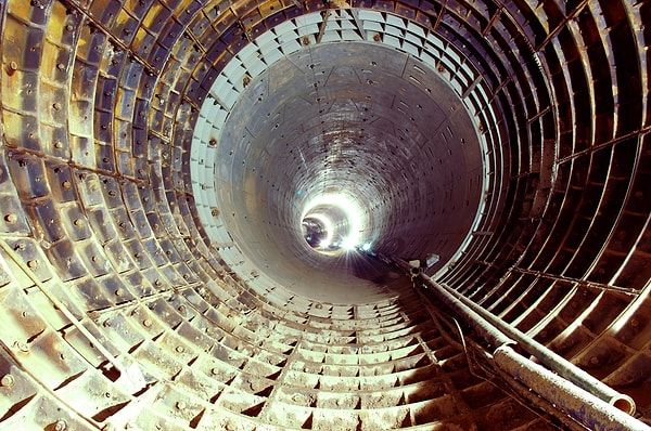 İnşaat, Ocak 2018'de başlamış olsa da, maliyet artışları nedeniyle kısa bir duraklama yaşadıktan sonra 2021 sonlarında yeniden hız kazandı.