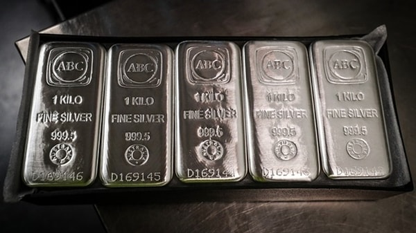 Gümüşte yatırımcının ilgisi hayli arttı.