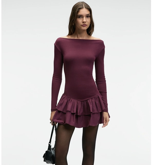 Elbiselere bayılan arkadaşınız için harika bir hediye önerisi arıyorsanız, Grimelange'ın bordo mini elbisesi “giyer giymez çok yakıştı” dedirten parçalardan biri.