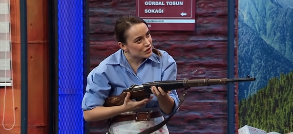 Geçtiğimiz bölümlerde de Uzak Şehir’e parodi yapılmıştı.