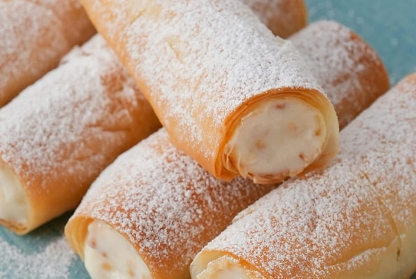 Narlı Beyaz Çikolatalı Mini Tartlar ve Fındık Kremalı Rulolar