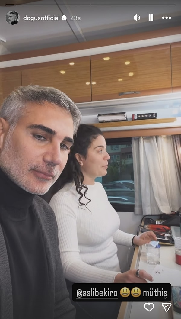 Ünlü şarkıcı Doğuş ile oyuncu Aslı Bekiroğlu’nun sosyal medyaya düşen yeni videosu ortalığı karıştırdı.