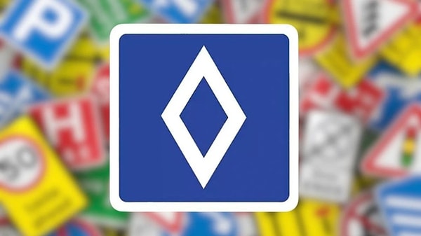 Baklava dilimli trafik levhası yaygınlaşıyor.