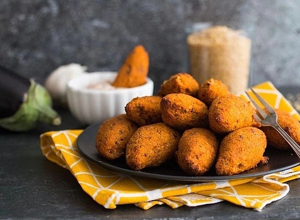 4. Sebzeli Patlıcanlı İçli Köfte ve Köz Domates Çorbası