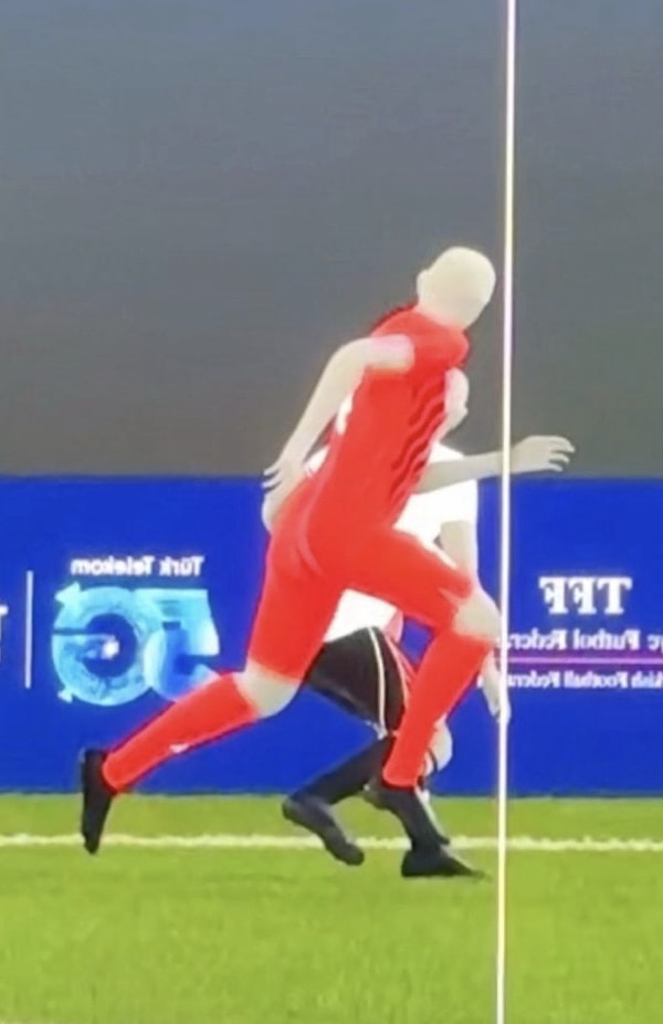 İlk yarının sonuna doğru, ceza sahası içinde Jota Silva’ya yapılan hareket sanırım teakwondo, judo, karate gibi sporlarda da faul olarak değerlendirilir.