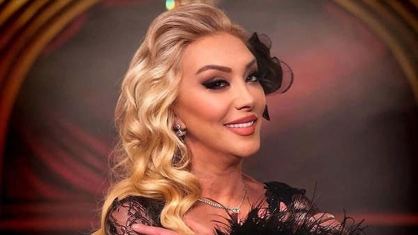 Şarkıcı Güllü evinin balkonundan düşerek hayatını kaybetti.