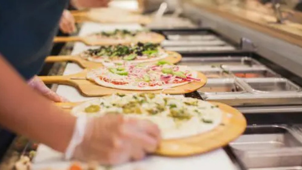 Domino’s and Pizza Hut’s Rival Major Chain Files for Bankruptcy