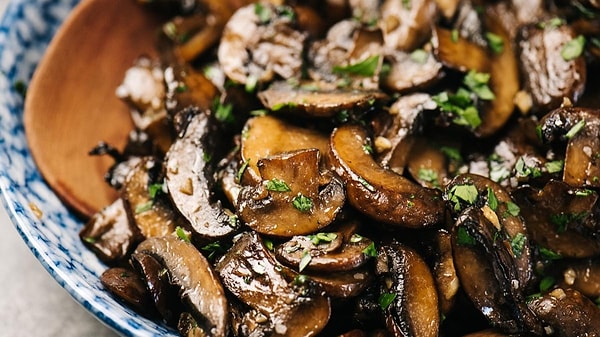 Köfte ve Tereyağlı Mantar Sote