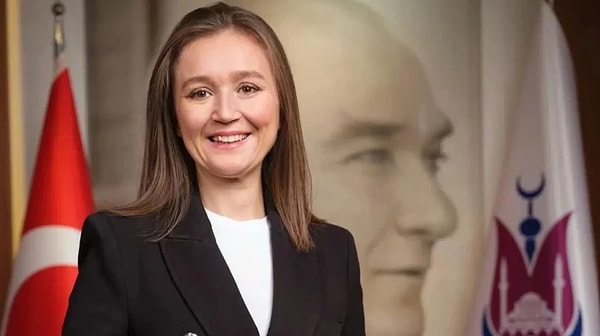 37 yaşında Manisa Şehzadeler Belediye Başkanı Gülşah Durbay entübe edildi.