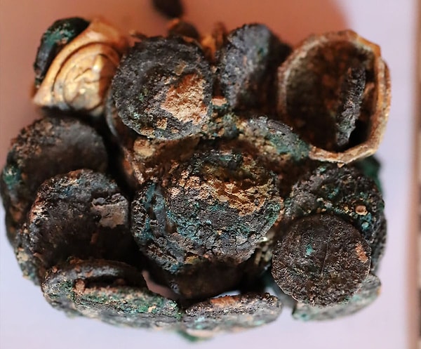 Yangın ve çöküş süreci eşyaların olduğu yerde korunmasını sağladı