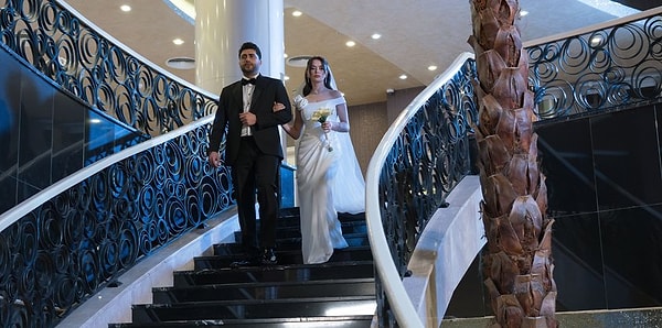 Kızılcık Şerbeti'nden Taşacak Bu Deniz nedeniyle düşen reytingleri toparlama hamleleri gelmeye devam ediyor.