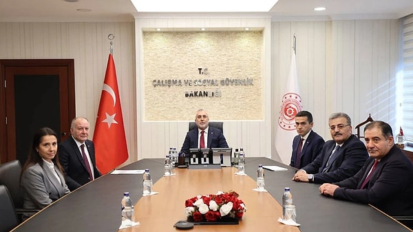 Türk-İş, beklendiği gibi Asgari Ücret Tespit Komisyonu’nun ilk toplantısına katılmadı.