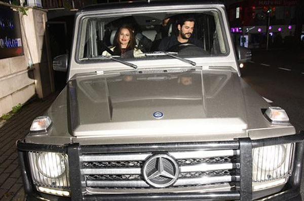 Kazancıyla da sık sık gündeme gelen Burak Özçivit, geçtiğimiz günlerde Rusya’nın Astrakhan kentinde katıldığı bir etkinlikte "kral" ilan edilmiş, bu organizasyondan 20 milyon TL aldığı konuşulmuştu.