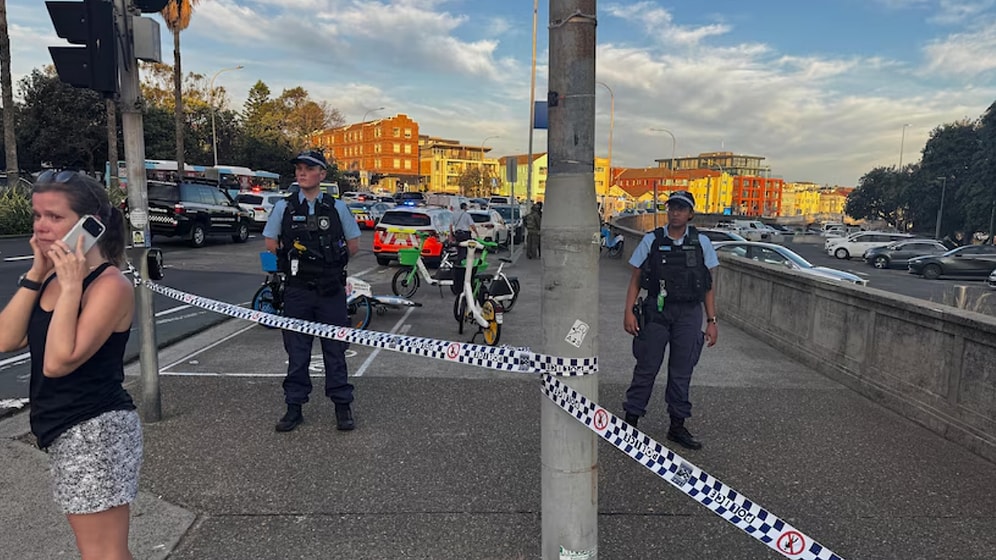 Armed Attack on Beach in Australia: 10 People Killed