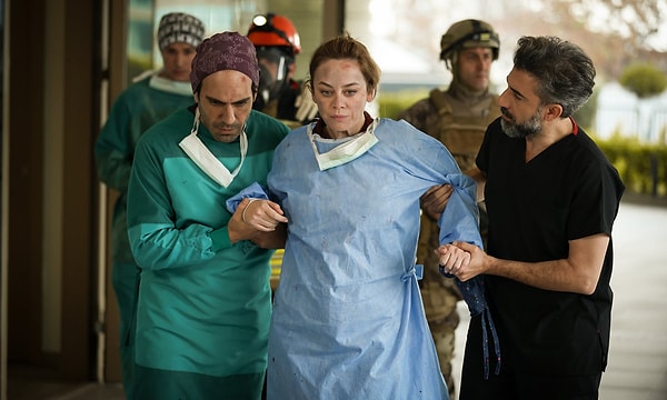 Salı akşamlarının bir dönem reyting rekortmeni olan dizisi Bahar, ekran serüvenini noktalıyor.