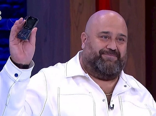 MasterChef 2025'te bir yarışmacının gizlice telefon kullandığı ortaya çıkmıştı.