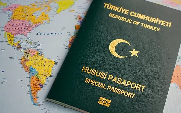AB ülkelerinin yeşil pasaportu tanımama yetkisi bulunuyor.