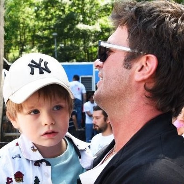 Mükemmel oyunculuk ve kocalığın üstüne, 2022 yılında bir de mükemmel baba oldu.