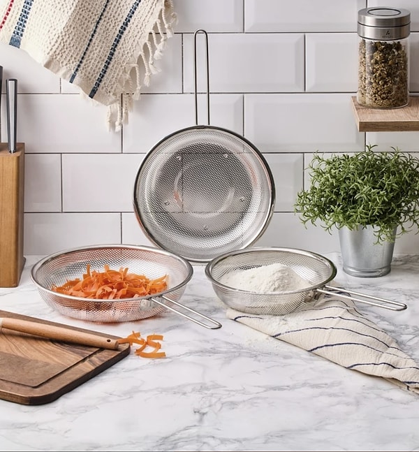 Hepsiburada’da indirime giren Aryıldız Protools kulplu paslanmaz çelik süzgeç, mutfakta günlük kullanım için oldukça pratik bir yardımcı.