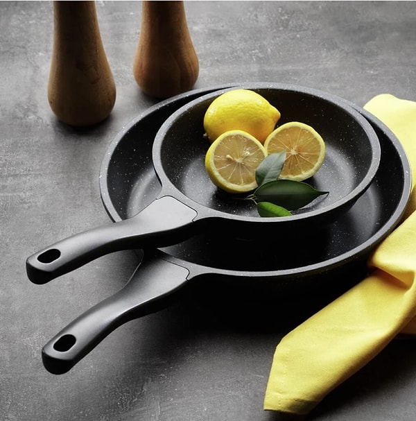 Schafer Famos yanmaz yapışmaz granit döküm tava seti, dayanıklı granit kaplamasıyla yapışmayı önler ve uzun ömürlü kullanım sunar!