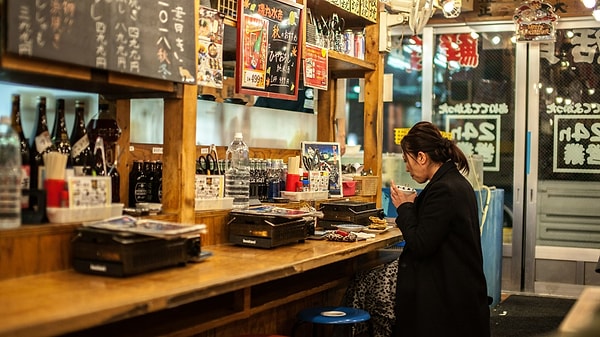 Japonya'da tek başına yemek yemek oldukça yaygın bir alışkanlık.