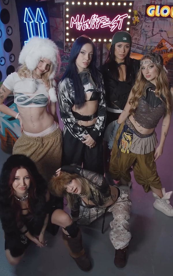Son dönemin en hızlı yükselen kız gruplarından Manifest, kısa sürede yakaladığı ivmeyle adından sıkça söz ettirmeyi başardı.