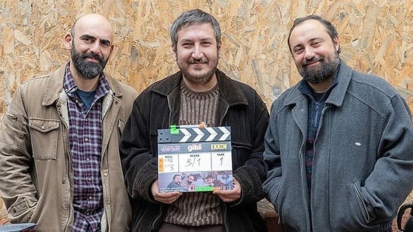 Ölümlü Dünya, Cinayet Süsü ve Gibi gibi projelerle geniş bir hayran kitlesine ulaşan Feyyaz Yiğit'i sadece oyunculuğuyla değil, gündelik hayata dair yaptığı isabetli tespitlerle de sık sık konuşur olduk.