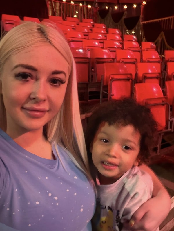 Noel için yapılan harcamalar arasında tatiller, etkinlikler ve lüks alışverişler yer alırken, Weston bu hızla giderse birikimlerinin kısa sürede tükeneceğini dile getiriyor.