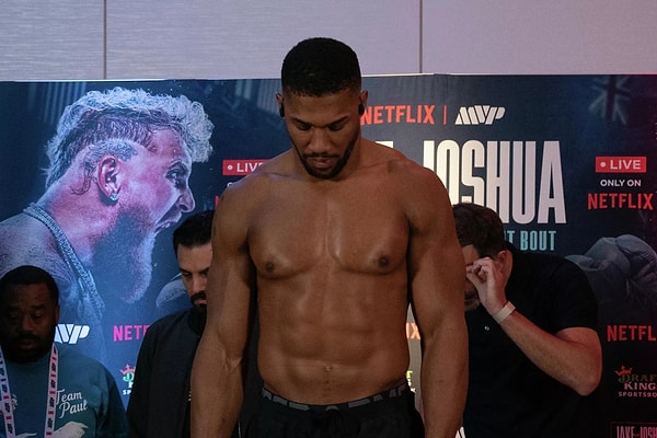 Paul'ün çenesi iki yerinden kırıldı.