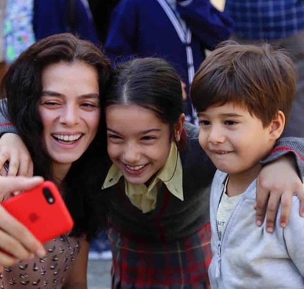 Kübra Süzgün'ün ailesi tarafından yönetildiği belirtilen bir hesaptan Özge Özpirinçci ve Nail Gönenli hakkında paylaşımlar yapılmıştı.