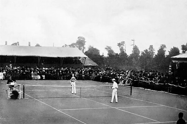 Wimbledon 1877’de, bir turnuvadan çok bir tamir bütçesi planıydı.