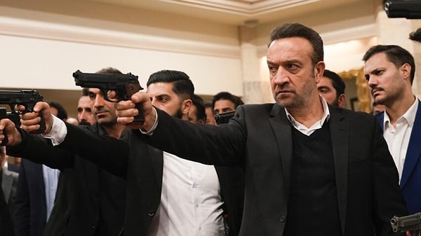 Şener Savaş, Eşref Rüya'ya veda ediyor.