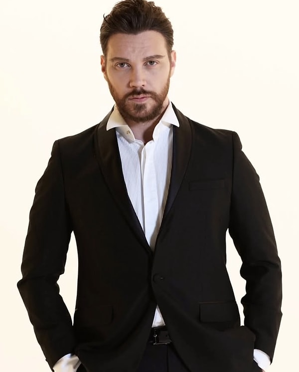 Şarkıcı Sinan Akçıl’a ait minibüs, 15 Ekim 2014 tarihinde çekiciyle Güvenli Otopark ve Yediemin Hizmetleri’nin otoparkına alınmıştı.