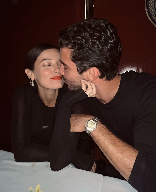 Yargı dizisindeki inanılmaz performansıyla milyonları kendine hayran bırakan Pınar Deniz ve ünlü oyuncu Kaan Yıldırım'ın "yıldırım aşkı" 2024'e damga vurmuştu.