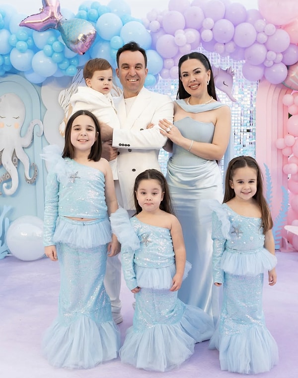 “Tayyargiller” olarak tanınan Özlem Öz ve eşi Tayyar Öz, bu kez ailelerine yeni bir üyenin katılacağı haberiyle gündeme geldi.