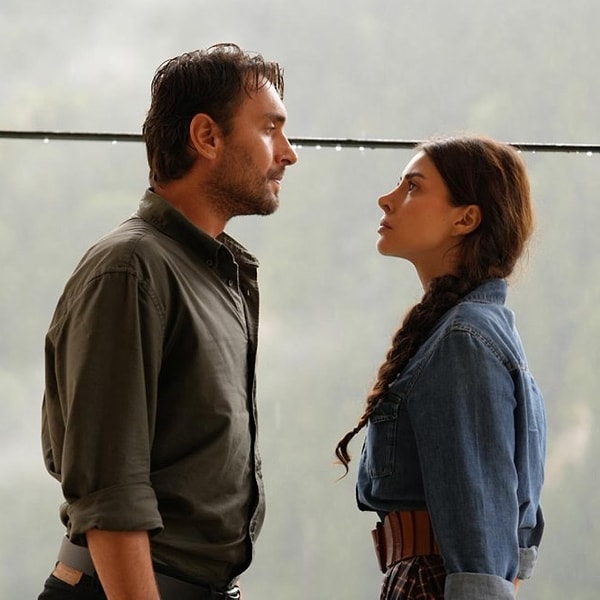 Sahnenin ardından Deniz Baysal’ın “Vurdim oni” şeklinde tweet atması ise kahkahaları topladı.