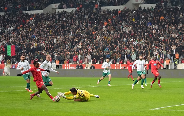 Zirve mücadelesinde Amedspor'dan kritik üç puan geldi.