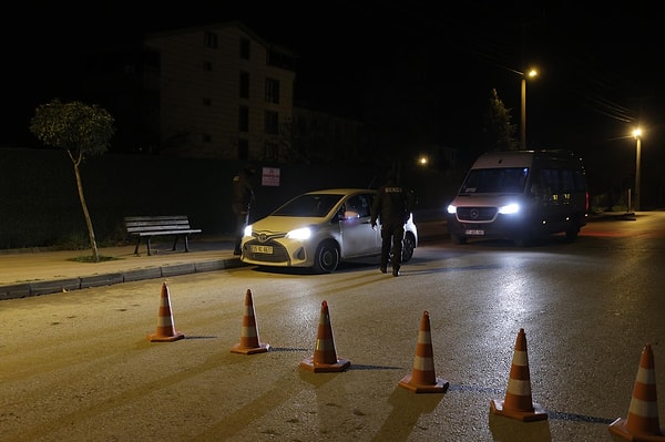 Yalova’da düzenlenen operasyonda DEAŞ terör örgütü polise ateş açtı.