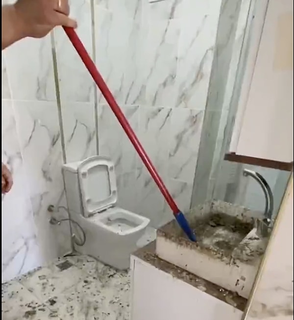 Bir sosyal medya kullanıcısı da üç yıldır boşta olan yazlığını görüntüledi.