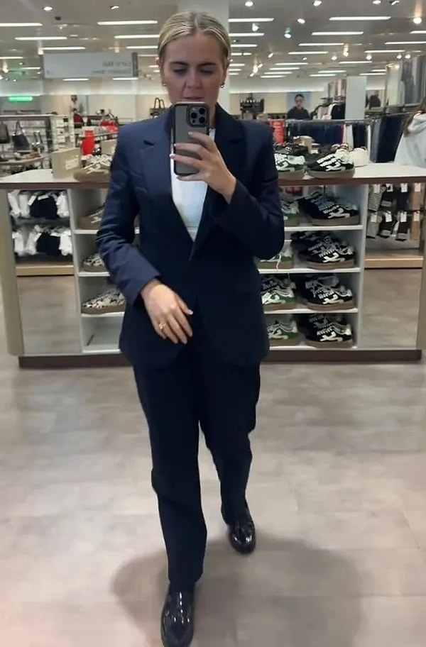 Alışverişe çıkarken kombininin “şık ve derli toplu” göründüğünü düşünen bir kadın, 10 dakika içinde 6 farklı yabancıdan aynı soruyu duyunca büyük bir yanılgıya düştüğünü fark etti.