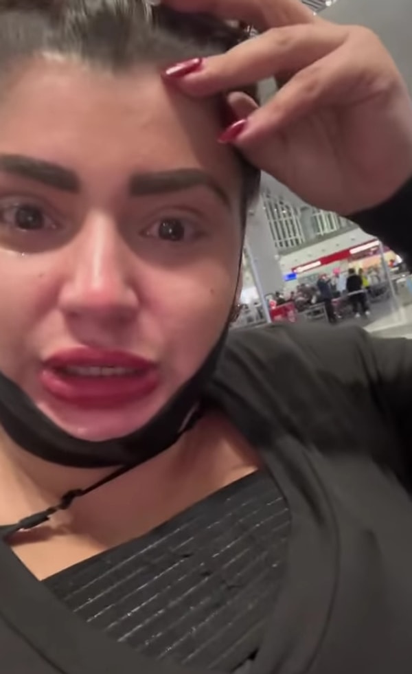 Türkiye’ye estetik ameliyat için gelen iki çocuk annesi Rhianna Stonely, dönüş yolunda İstanbul Havalimanı’nda yaşadıklarını “travmatik” olarak tanımladı.