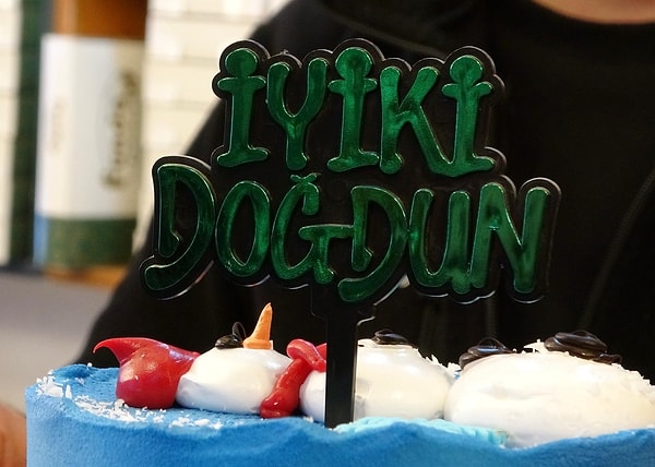 Van'da 1 Ocak doğum günü telaşı pastanelerin işini olumlu etkiledi.