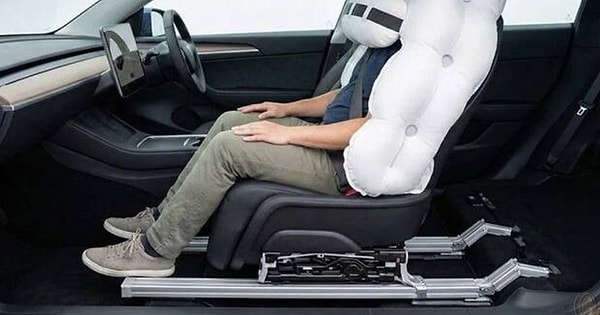 Kask şeklinde bir hava yastığı uygulaması yapılıyor.