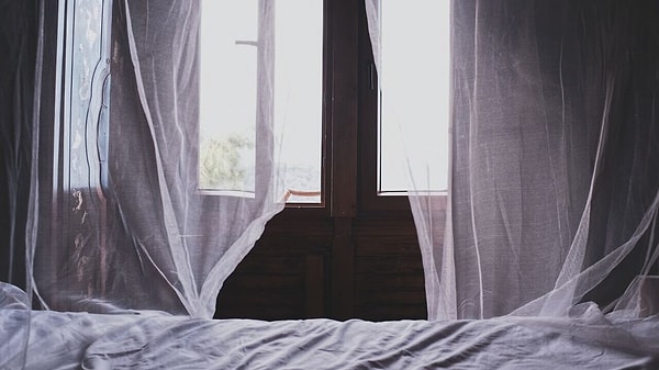 Soğuk havalarda nem tutma kapasitesi daha düşük olduğu için dış ortamdan gelen hava iç mekan için avantaj sağlıyor