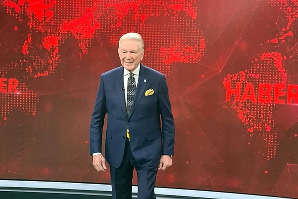 Uğur Dündar, Cumhurbaşkanı Erdoğan'ın makamını ve Atatürk'ü hatırlatan bir paylaşım yaptı.