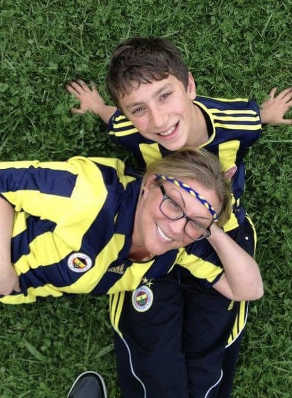 Güllü'nün oğlu Tuğberk Yağız'dan beklenen açıklama geldi. Kendisi hakkındaki iddiaları yalanlayan Tuğberk, ablası Tuğyan'la iletişimi tamamen kestiğini duyurdu. Annesinin ölümünden ablasını sorumlu tuttu.