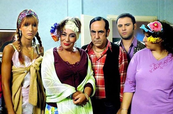 Efsane dizi Cennet Mahallesi'nde birbirinden kıymetli isimlerle rol alan Çağla Şıkel'in yer aldığı kadroda Özkan Uğur da bulunuyordu.