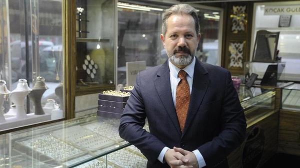 Değerli emtialar olan altın ve gümüş, ülkeler arasında artan gerilimle birlikte yeniden yükselişe geçti.