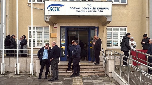 Emekliliği reddedildi, avukatı öldürdü.